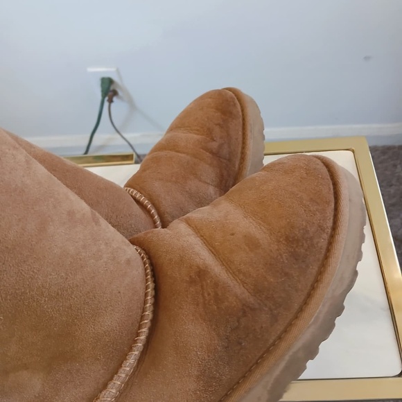 UGG Sheepskin Boots Size 7. - Picture 7 of 9